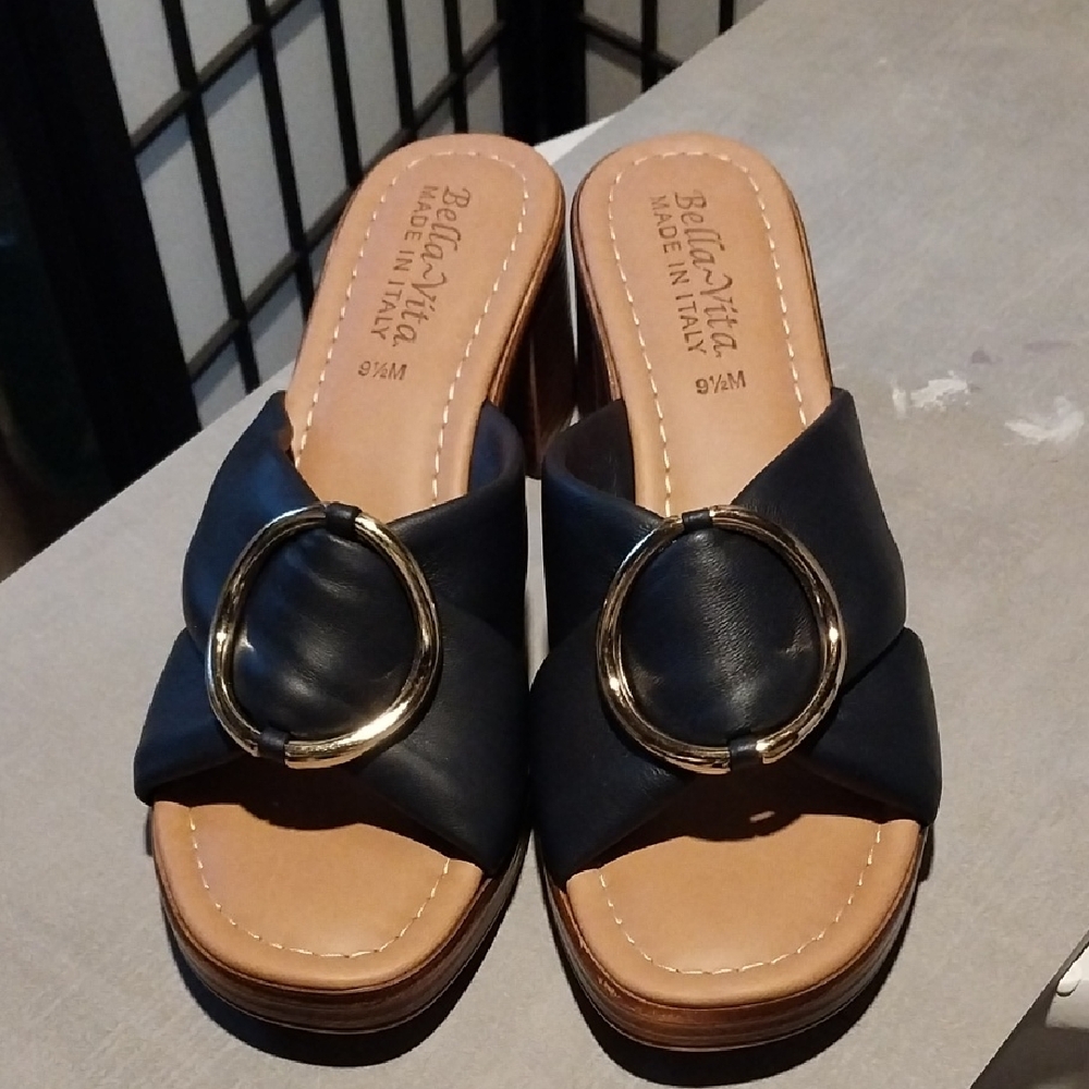 Bella Vita Navy Slide Sandals with Gold Ring